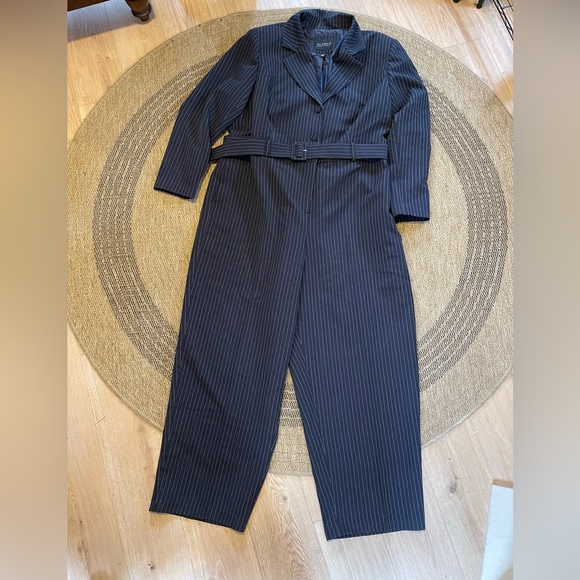 New With Tags ELOQUII Navy Pinstripe Belted Jumpsuit size 20 - Picture 7 of 11